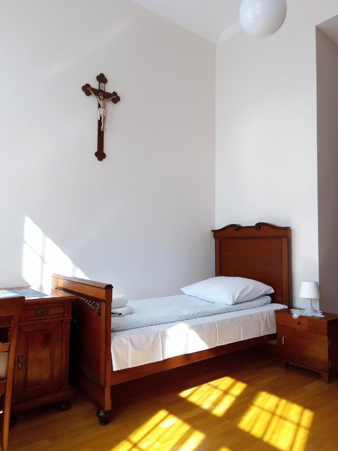 Dom Notre Dame Bed and Breakfast Breslavia Esterno foto