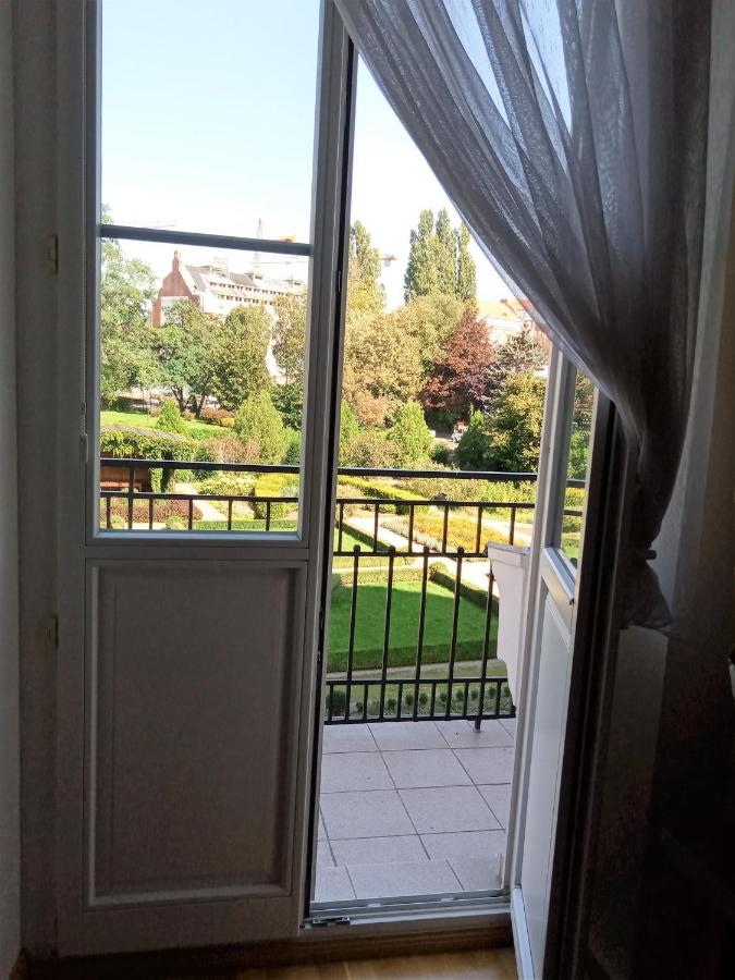 Dom Notre Dame Bed and Breakfast Breslavia Esterno foto